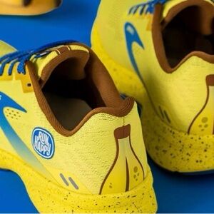RARE! New/never worn Brooks Banana Limited Edition